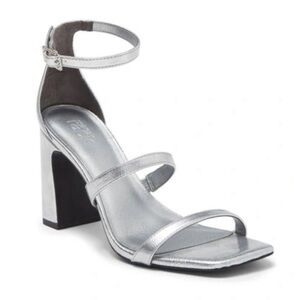Nordstrom Rack Adelaide Block Heel Sandal silver metallic - size 6.5